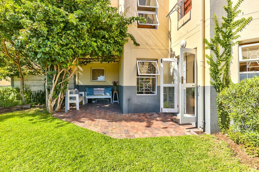 1 Bedroom Property for Sale in Vredehoek Western Cape